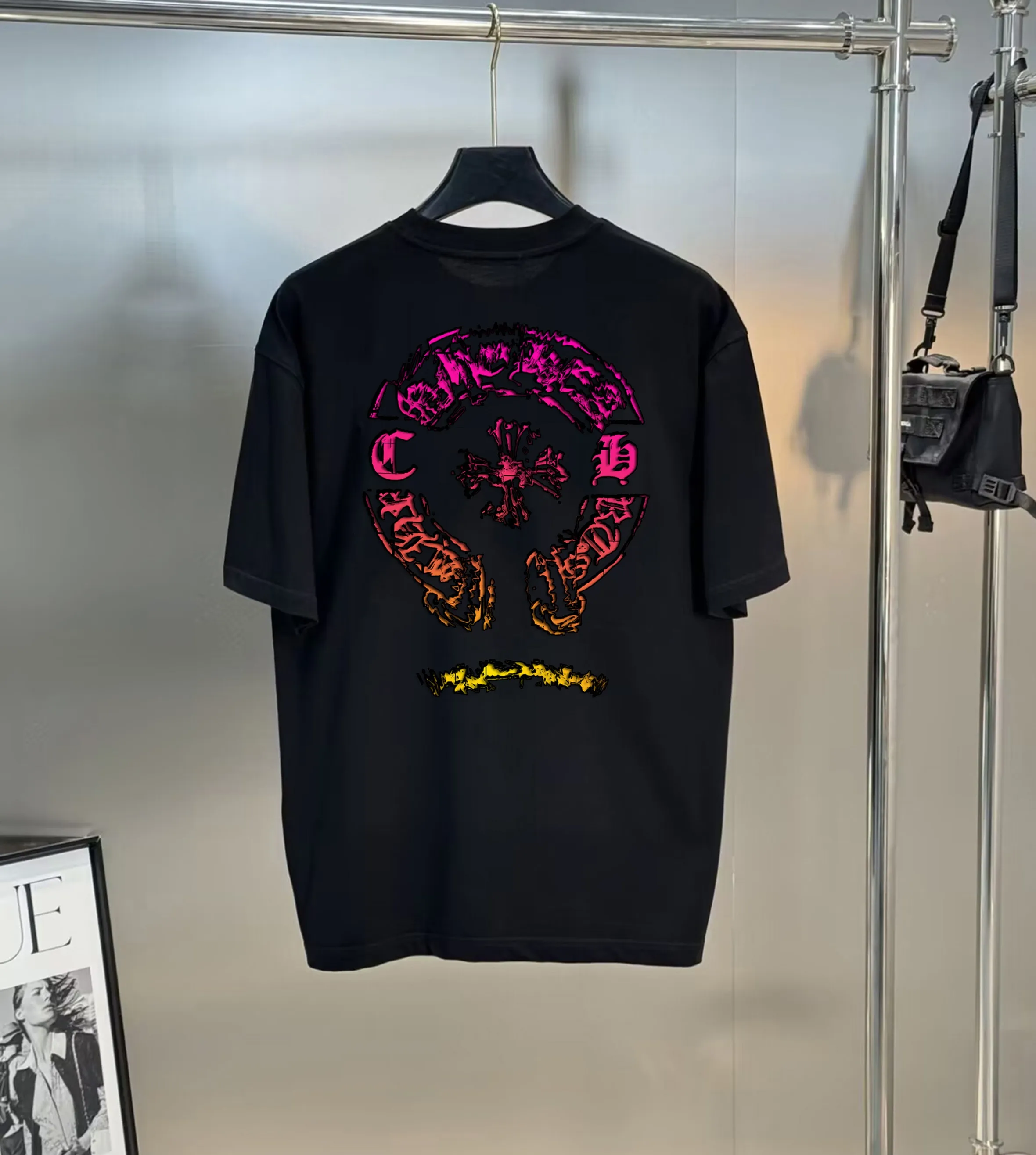 🅿️190 Chrome Hearts Chrome Hearts printed round neck short-sleeved T-shirt. 1:1 paired fabric. 250g terry high weight 100% pure cotton. Pre-shrunk 1×1 double yarn will not deform for a lifetime. Same style for men and women. Official website details are consistent. Horseshoe prints and smoke letter logo letter printing. Complete three standards. Moisture-proof paper. Distinguish market currency. Feel free to compare. OS version. Can wear up to 200 pounds without pressure. The upper body is comfortable and stylish. Color: black, white, Size: s-xxl